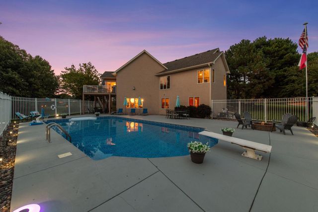 8754 Ridge Ponds Court, Victoria, MN 55386