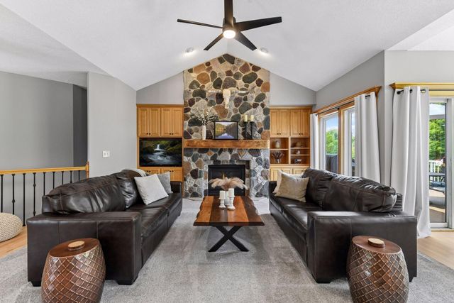 8754 Ridge Ponds Court, Victoria, MN 55386