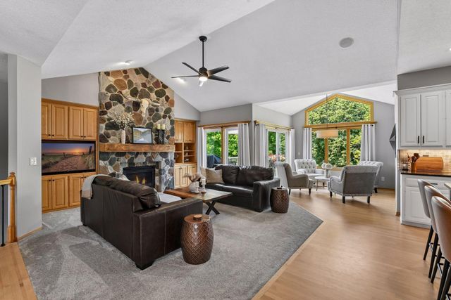 8754 Ridge Ponds Court, Victoria, MN 55386
