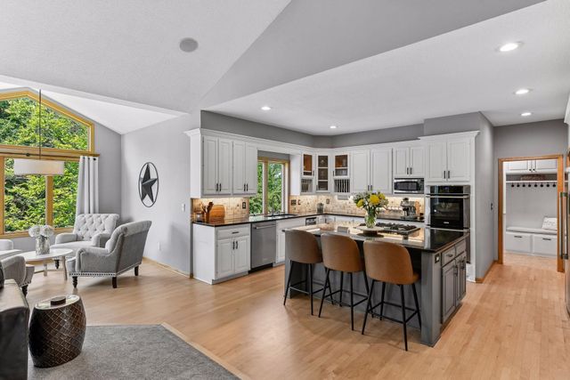 8754 Ridge Ponds Court, Victoria, MN 55386