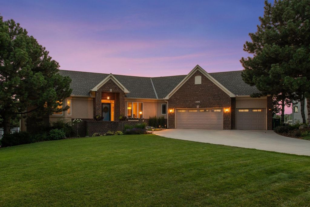 8754 Ridge Ponds Court, Victoria, MN 55386