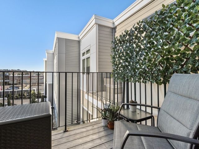 60 Cross St E 320, Somerville, MA 02145