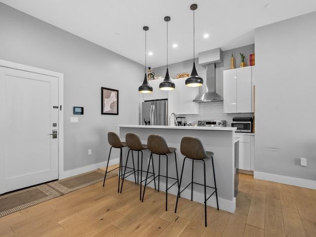 60 Cross St E 320, Somerville, MA 02145