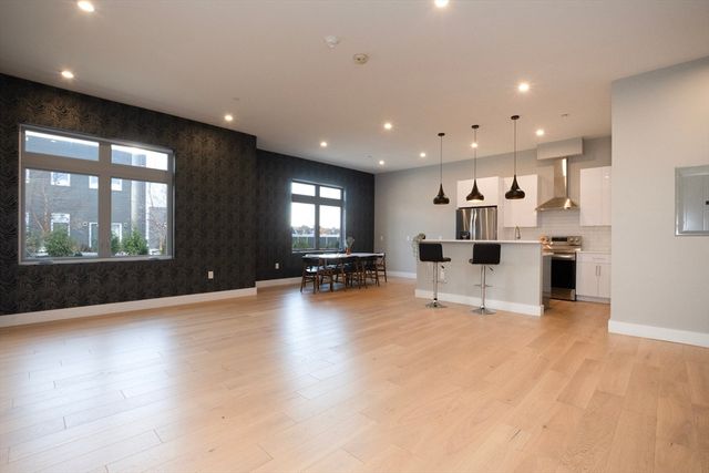 60 Cross St E 320, Somerville, MA 02145