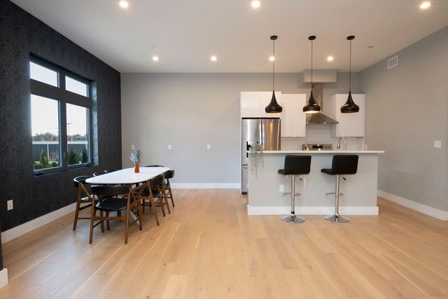 60 Cross St E 320, Somerville, MA 02145