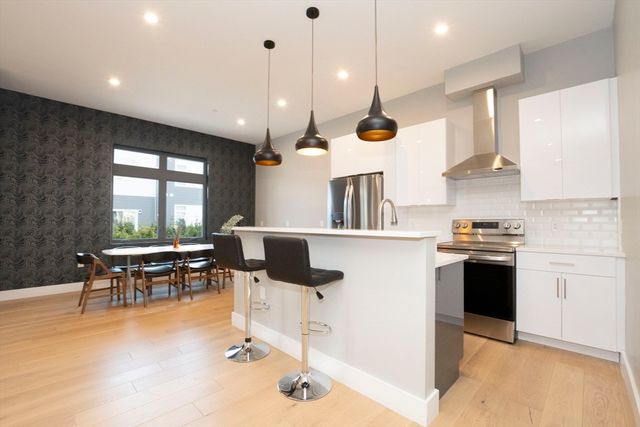 60 Cross St E 320, Somerville, MA 02145