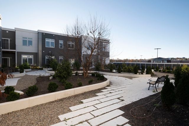 60 Cross St E 320, Somerville, MA 02145