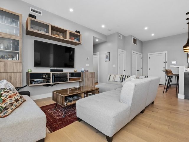 60 Cross St E 320, Somerville, MA 02145