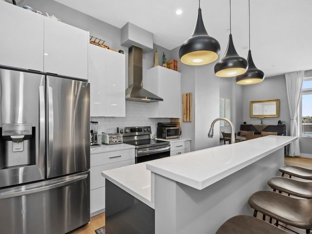 60 Cross St E 320, Somerville, MA 02145