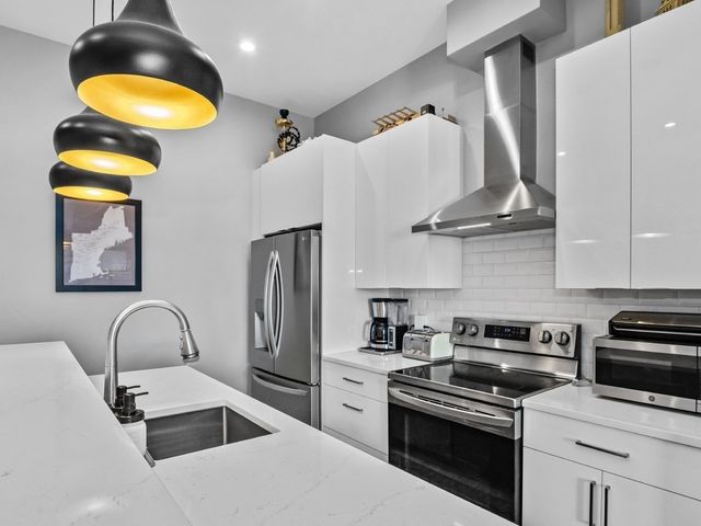 60 Cross St E 320, Somerville, MA 02145