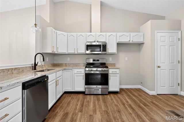 175 Silo View Drive 393B, Wentzville, MO 63385