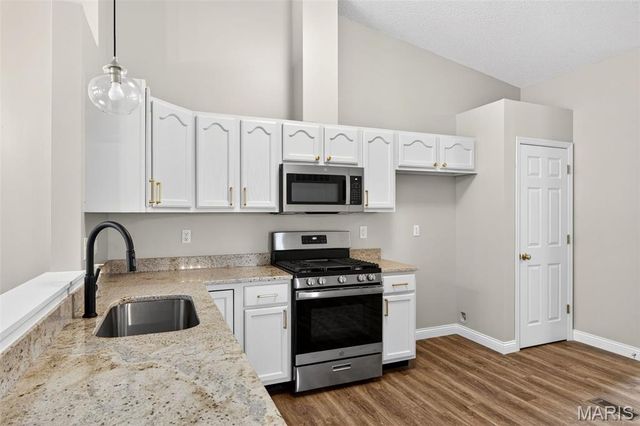 175 Silo View Drive 393B, Wentzville, MO 63385