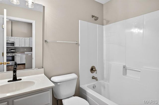 175 Silo View Drive 393B, Wentzville, MO 63385