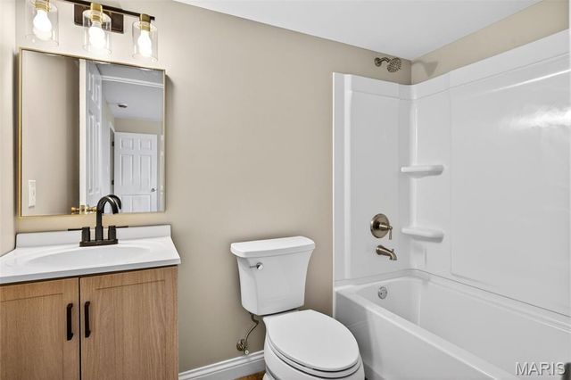 175 Silo View Drive 393B, Wentzville, MO 63385