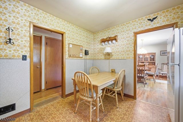 90 Mcnomee St, Oakland Boro, NJ 07436