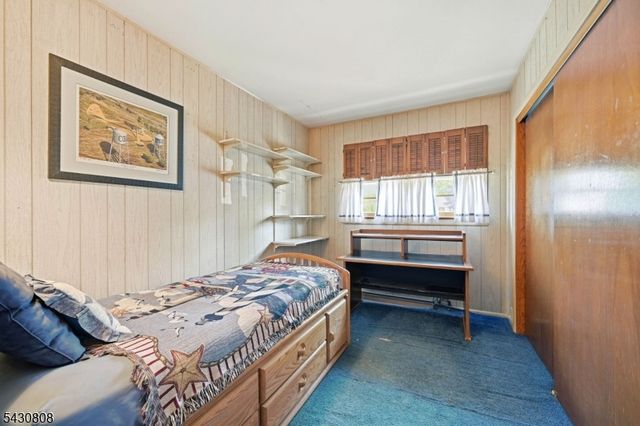90 Mcnomee St, Oakland Boro, NJ 07436