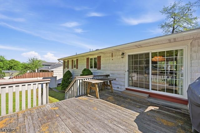 90 Mcnomee St, Oakland Boro, NJ 07436