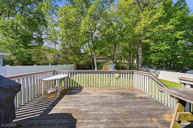 90 Mcnomee St, Oakland Boro, NJ 07436