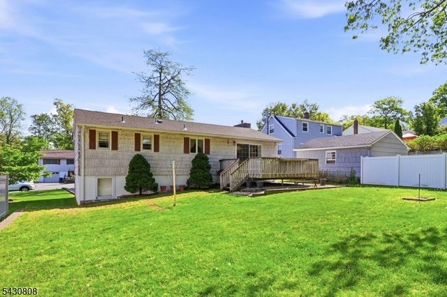 90 Mcnomee St, Oakland Boro, NJ 07436
