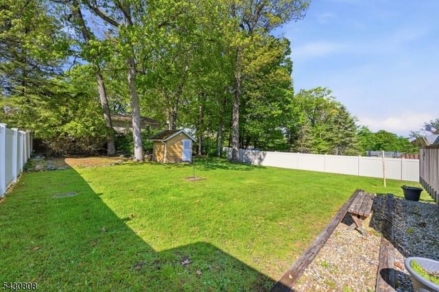 90 Mcnomee St, Oakland Boro, NJ 07436