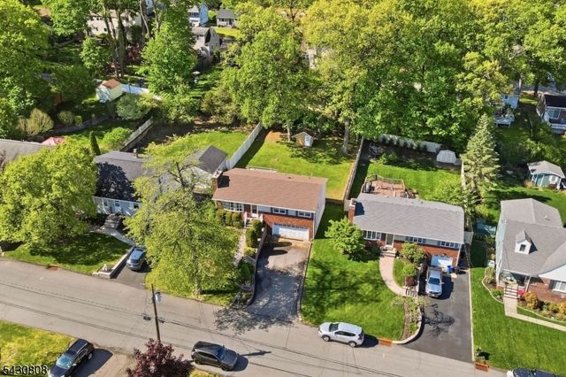 90 Mcnomee St, Oakland Boro, NJ 07436