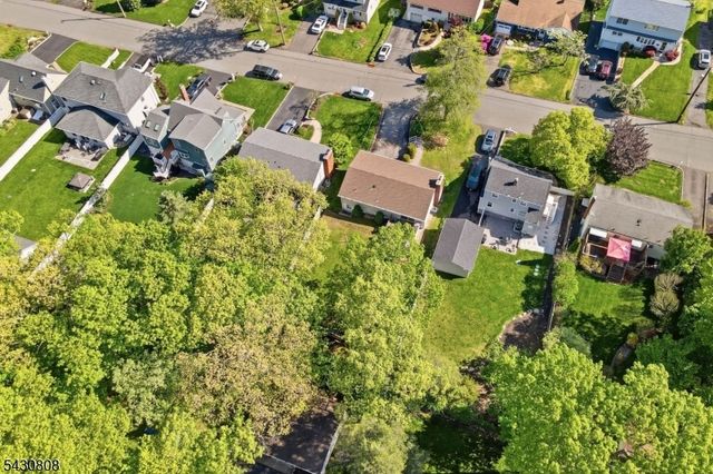 90 Mcnomee St, Oakland Boro, NJ 07436