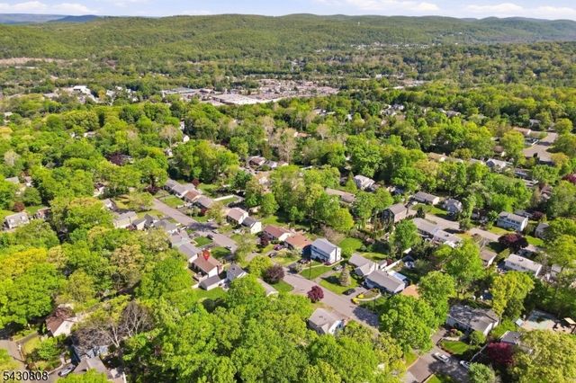 90 Mcnomee St, Oakland Boro, NJ 07436