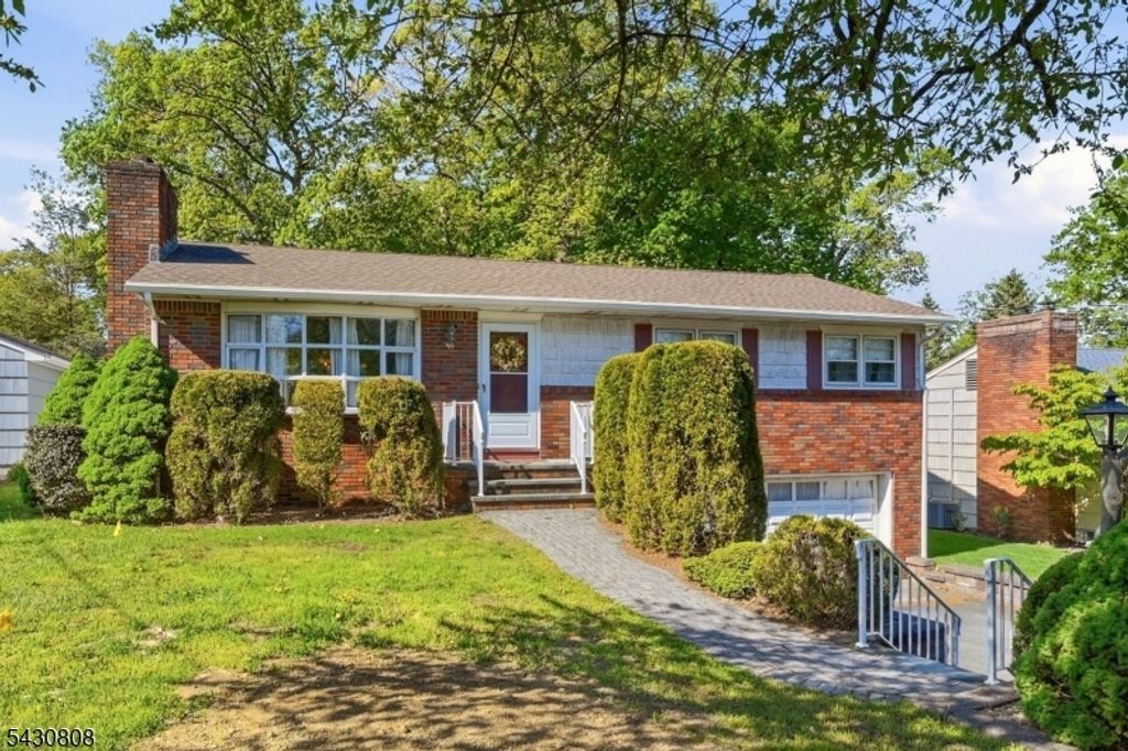 90 Mcnomee St, Oakland Boro, NJ 07436