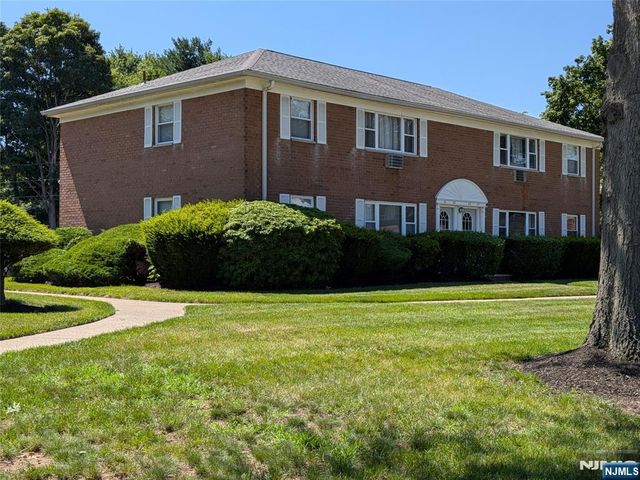 43 Manchester, Wayne, NJ 07470