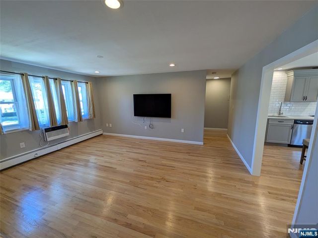 43 Manchester, Wayne, NJ 07470