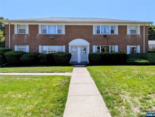 43 Manchester, Wayne, NJ 07470
