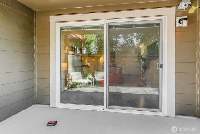 939 N 101st Street #101, Seattle, WA 98133