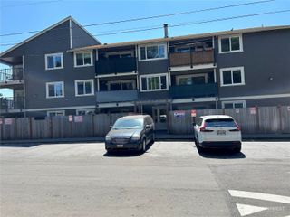 939 N 101st Street #101, Seattle, WA 98133
