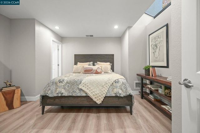 1713 Geary Rd, Walnut Creek, CA 94597