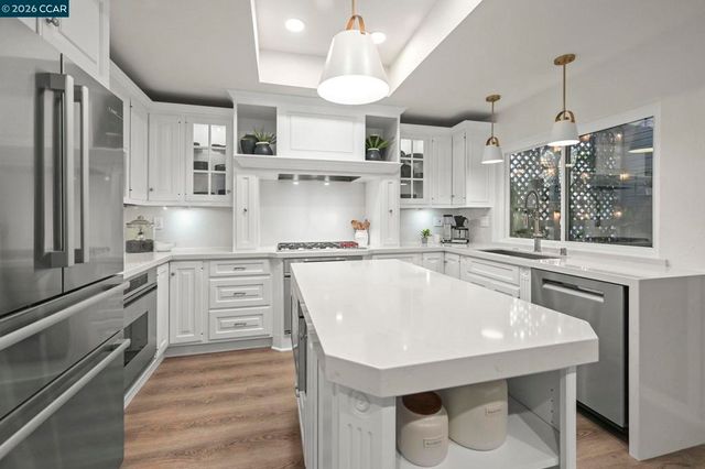 1713 Geary Rd, Walnut Creek, CA 94597