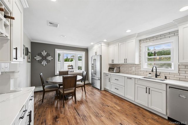 181 Cirrus Road, Holbrook, NY 11741