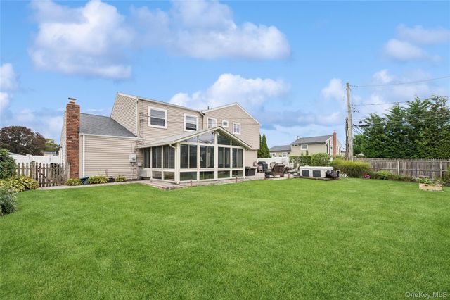 181 Cirrus Road, Holbrook, NY 11741