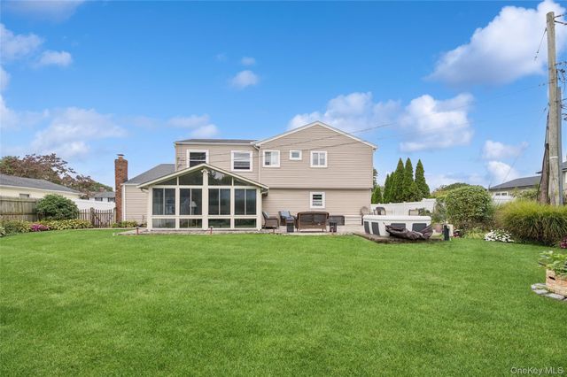 181 Cirrus Road, Holbrook, NY 11741