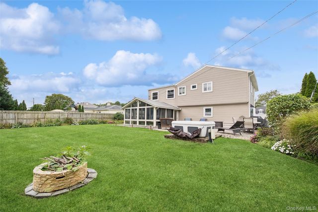 181 Cirrus Road, Holbrook, NY 11741