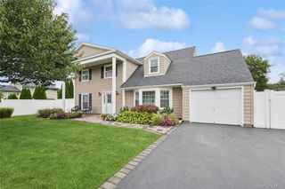181 Cirrus Road, Holbrook, NY 11741