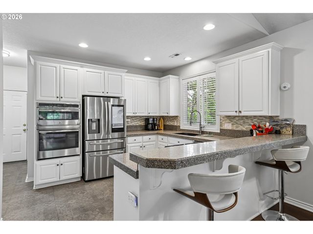 19874 BENNINGTON Ct, West Linn, OR 97068