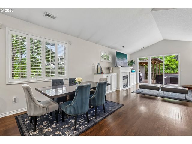 19874 BENNINGTON Ct, West Linn, OR 97068
