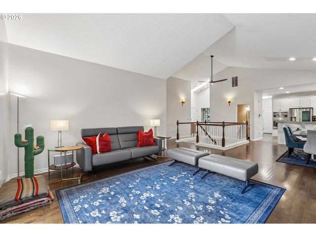 19874 BENNINGTON Ct, West Linn, OR 97068