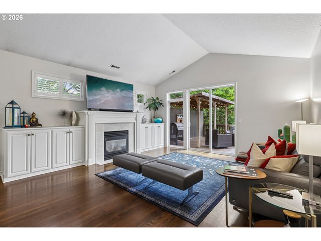 19874 BENNINGTON Ct, West Linn, OR 97068