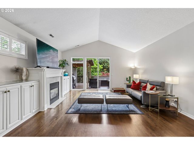 19874 BENNINGTON Ct, West Linn, OR 97068