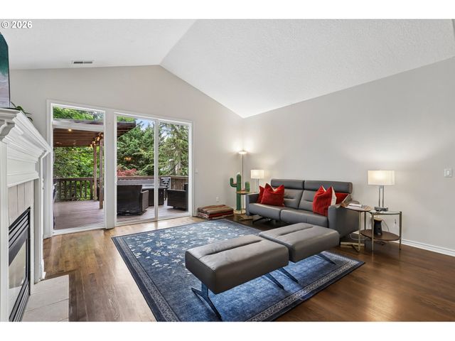 19874 BENNINGTON Ct, West Linn, OR 97068