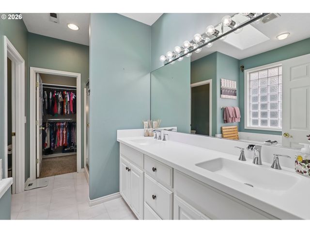 19874 BENNINGTON Ct, West Linn, OR 97068