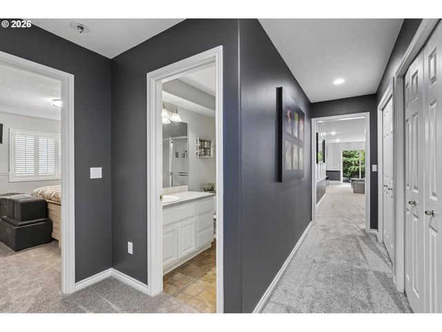 19874 BENNINGTON Ct, West Linn, OR 97068