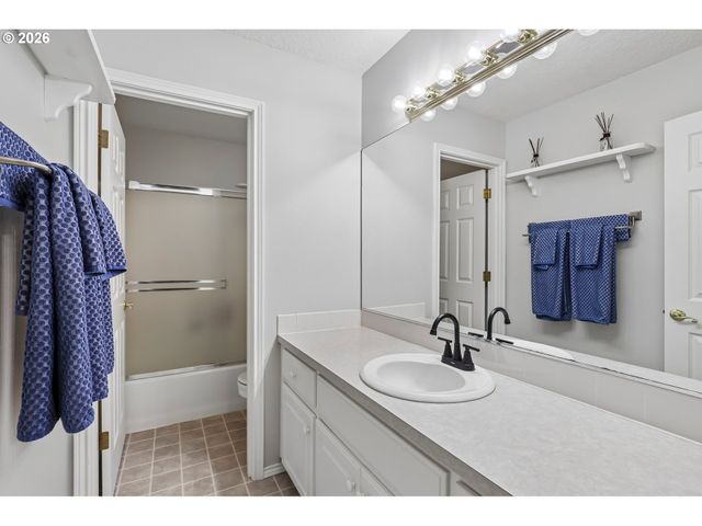 19874 BENNINGTON Ct, West Linn, OR 97068