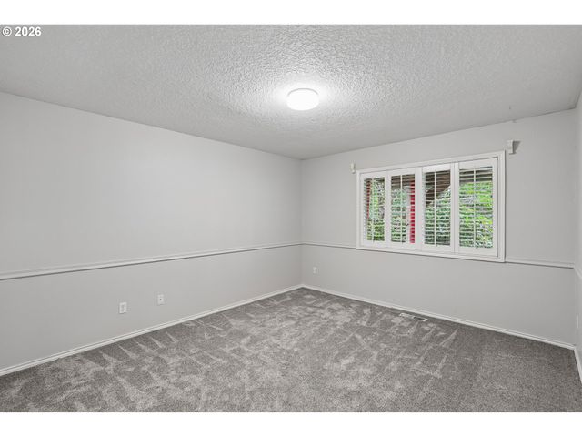 19874 BENNINGTON Ct, West Linn, OR 97068